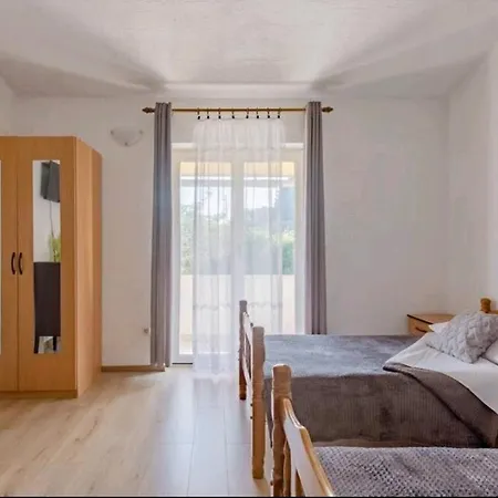 Racic Apartment *
